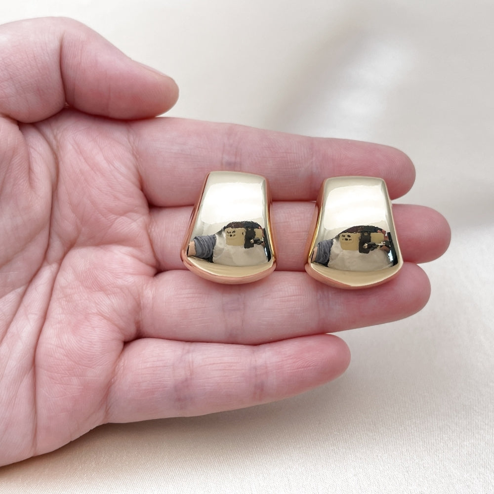 Oro Laminado Stud Earring, Gold Filled Style Hollow Design, Polished, Golden Finish