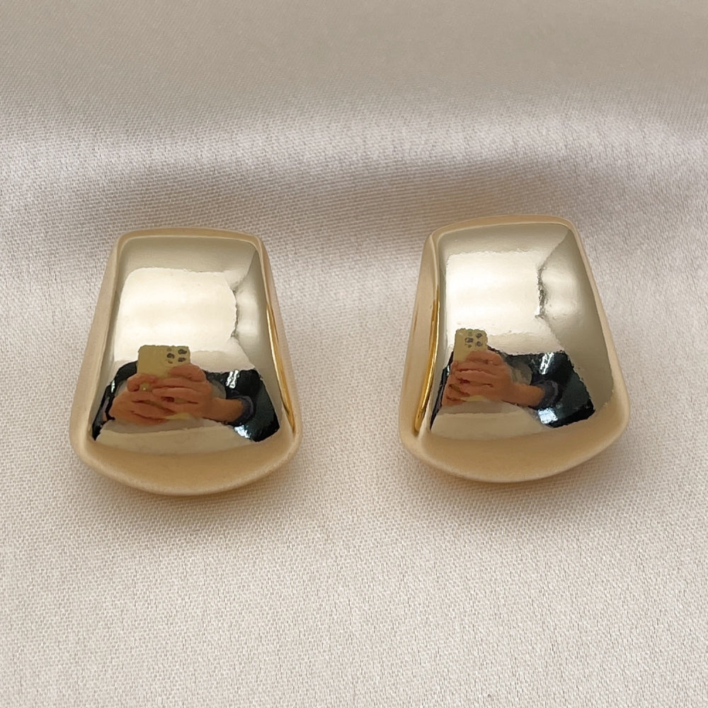 Oro Laminado Stud Earring, Gold Filled Style Hollow Design, Polished, Golden Finish