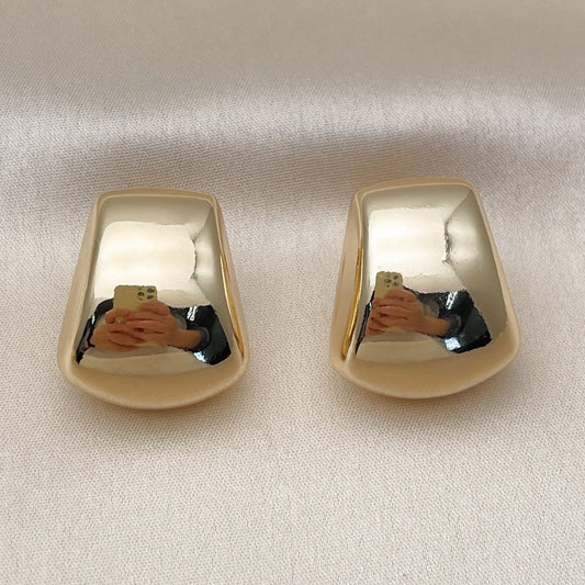 Oro Laminado Stud Earring, Gold Filled Style Hollow Design, Polished, Golden Finish