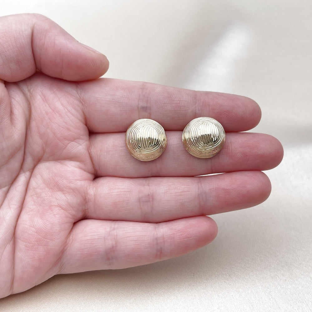 Oro Laminado Stud Earring, Gold Filled Style Ball Design, Diamond Cutting Finish, Golden Finish