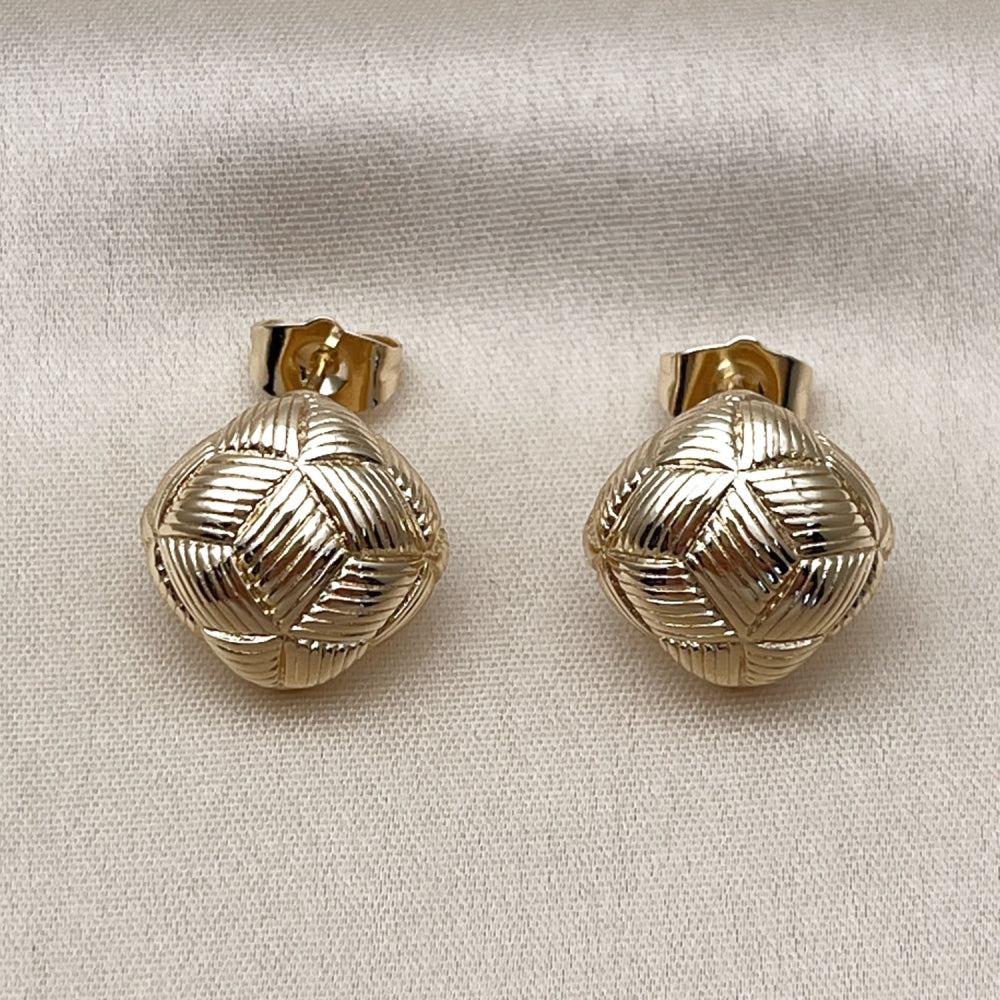 Oro Laminado Stud Earring, Gold Filled Style Diamond Cutting Finish, Golden Finish
