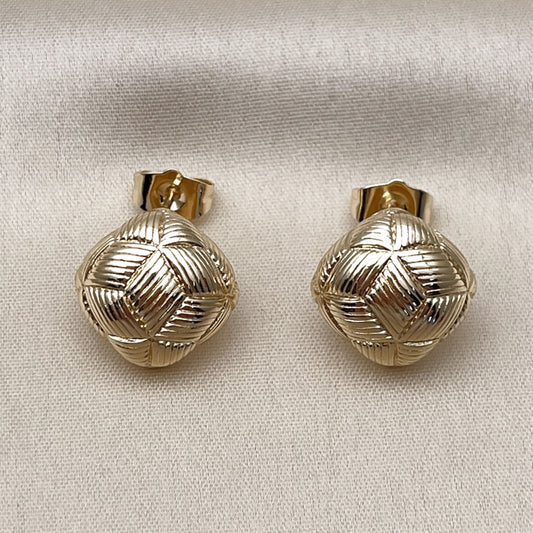 Oro Laminado Stud Earring, Gold Filled Style Diamond Cutting Finish, Golden Finish