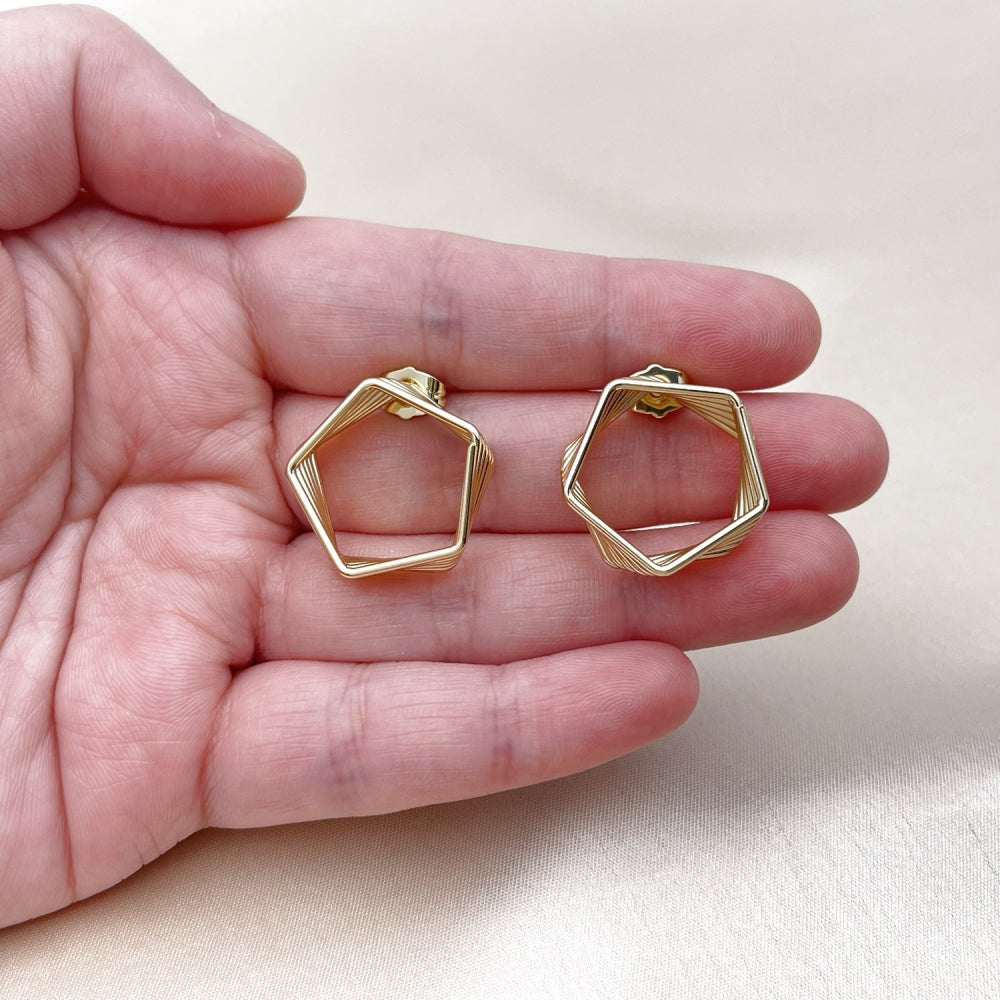 Oro Laminado Stud Earring, Gold Filled Style Polished, Golden Finish