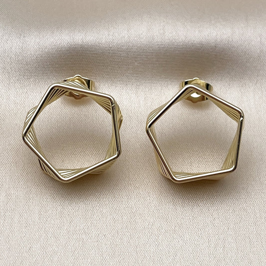 Oro Laminado Stud Earring, Gold Filled Style Polished, Golden Finish