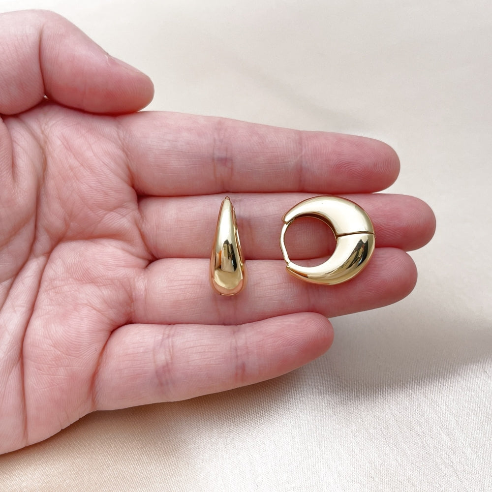 Oro Laminado Huggie Hoop, Gold Filled Style Polished, Golden Finish
