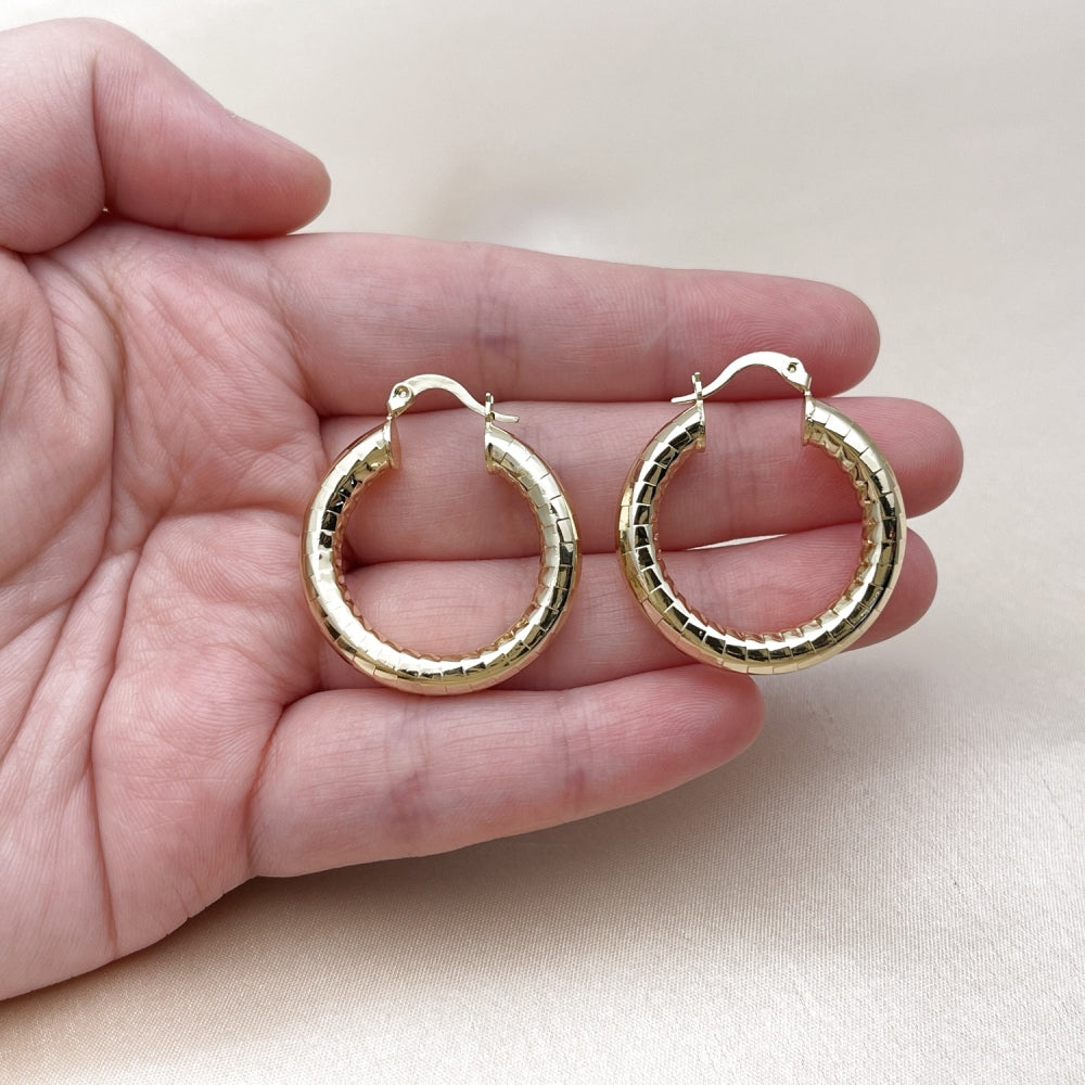 Oro Laminado Medium Hoop, Gold Filled Style Hollow Design, Diamond Cutting Finish, Golden Finish