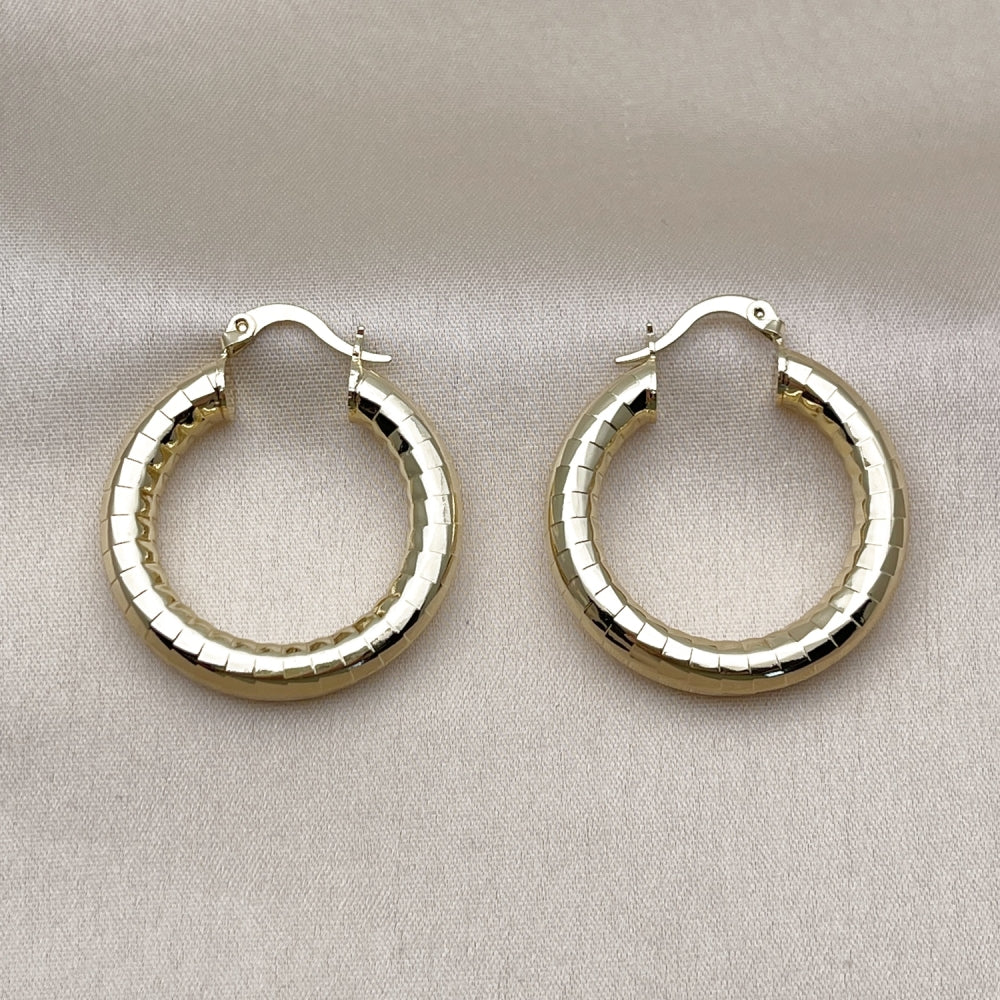 Oro Laminado Medium Hoop, Gold Filled Style Hollow Design, Diamond Cutting Finish, Golden Finish