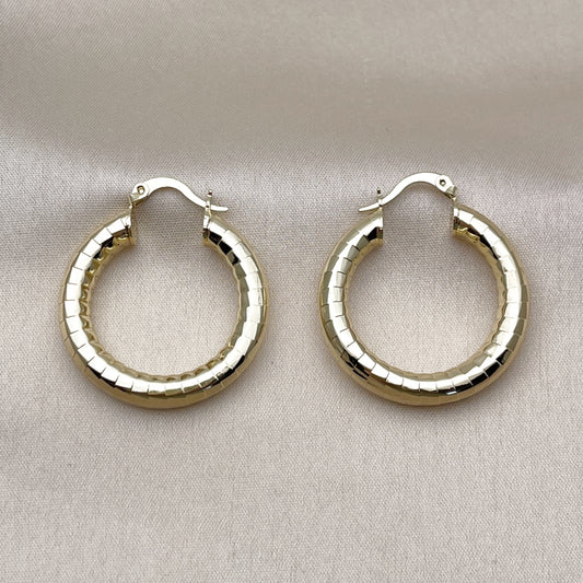 Oro Laminado Medium Hoop, Gold Filled Style Hollow Design, Diamond Cutting Finish, Golden Finish