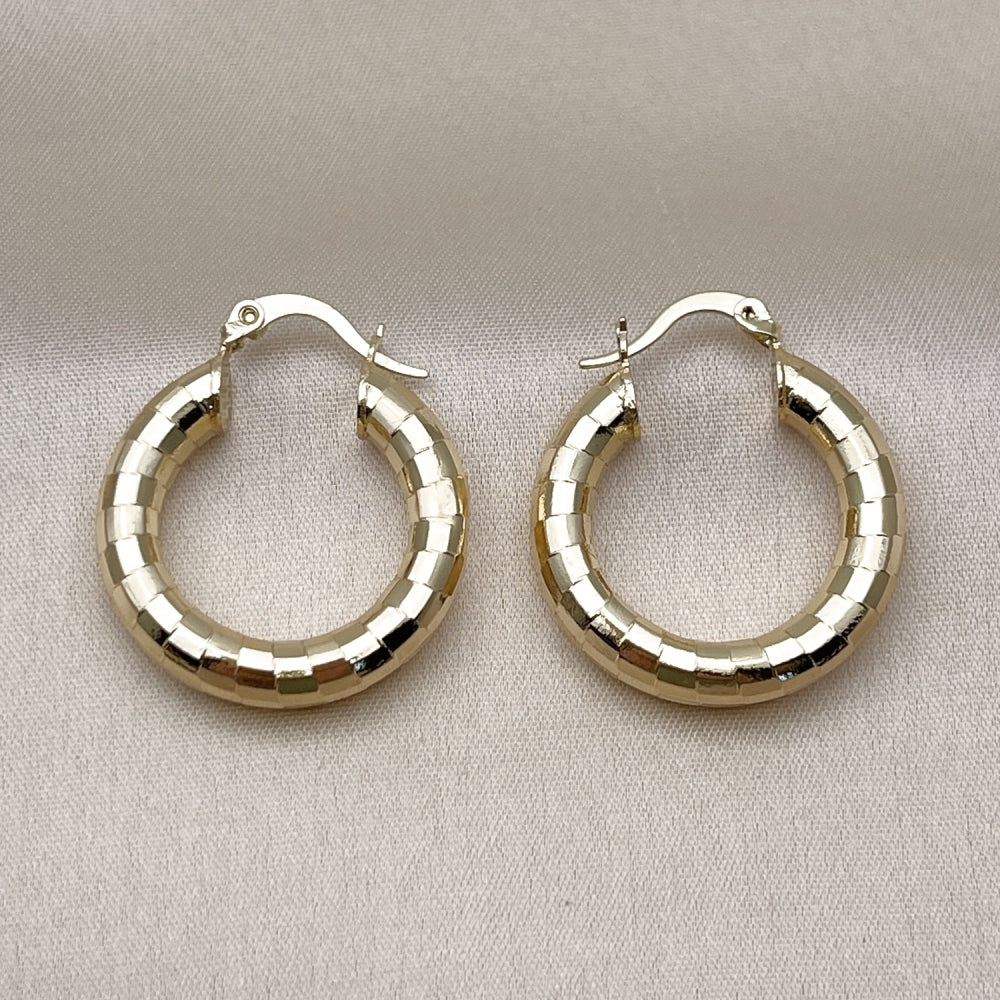 Oro Laminado Medium Hoop, Gold Filled Style Hollow Design, Diamond Cutting Finish, Golden Finish