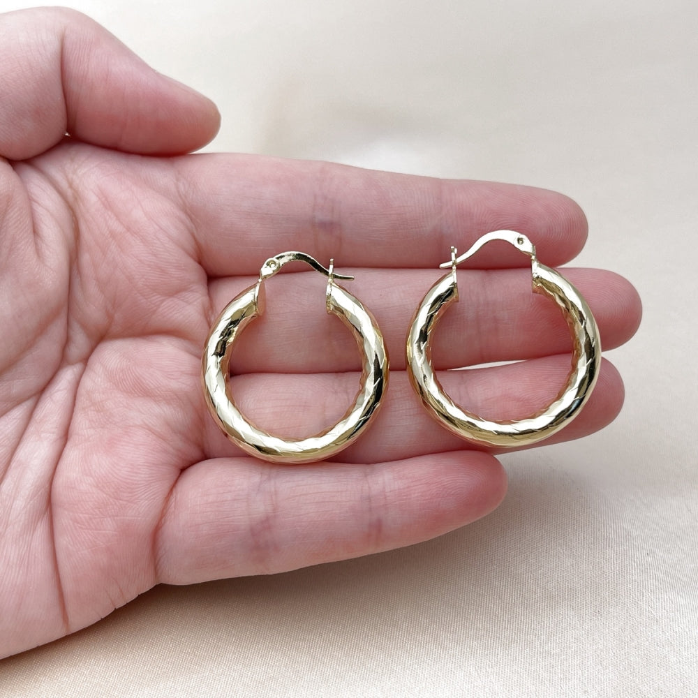 Oro Laminado Medium Hoop, Gold Filled Style Hollow Design, Diamond Cutting Finish, Golden Finish