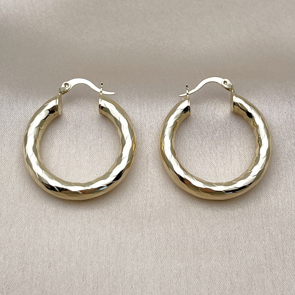 Oro Laminado Medium Hoop, Gold Filled Style Hollow Design, Diamond Cutting Finish, Golden Finish