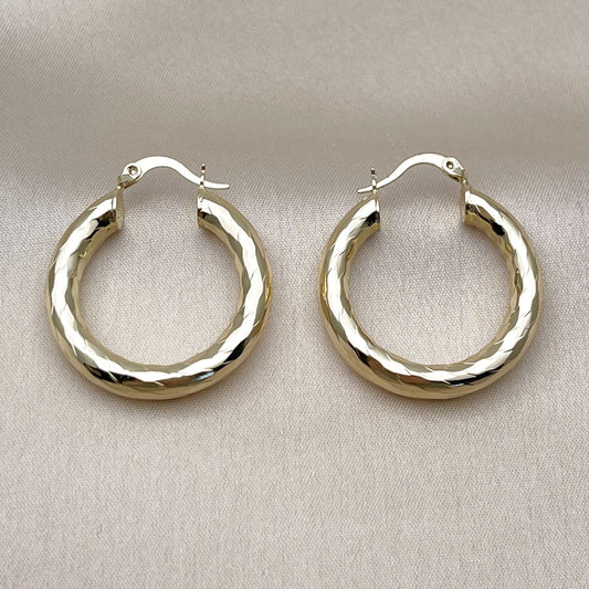 Oro Laminado Medium Hoop, Gold Filled Style Hollow Design, Diamond Cutting Finish, Golden Finish