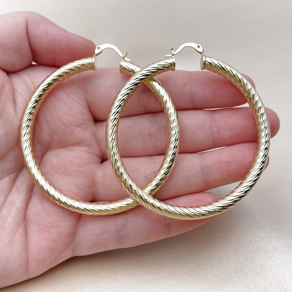 Oro Laminado Large Hoop, Gold Filled Style Hollow Design, Diamond Cutting Finish, Golden Finish