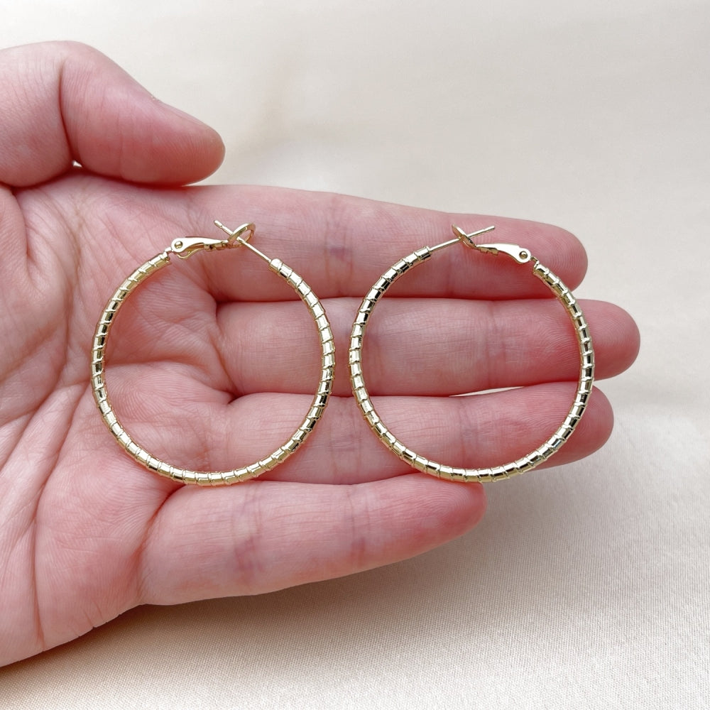 Oro Laminado Medium Hoop, Gold Filled Style Diamond Cutting Finish, Golden Finish