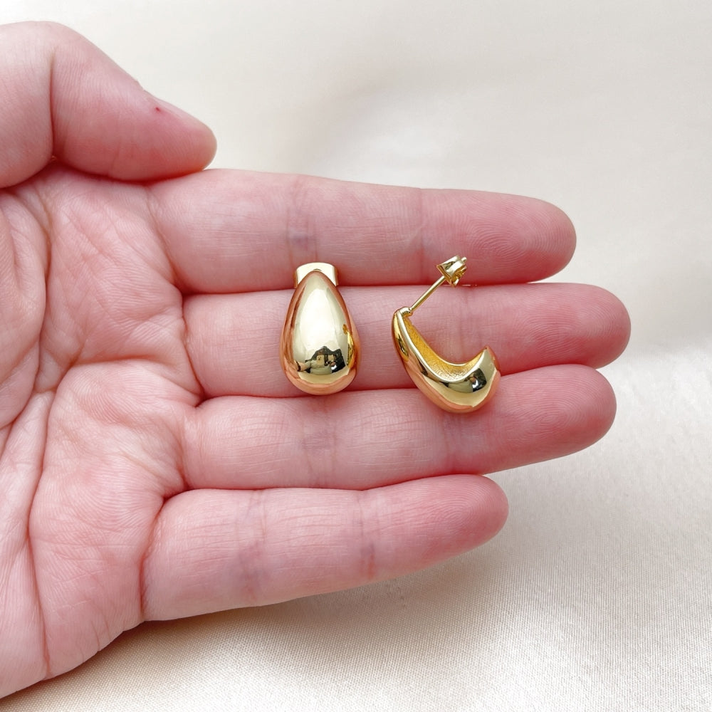 Oro Laminado Stud Earring, Gold Filled Style Teardrop Design, Polished, Golden Finish