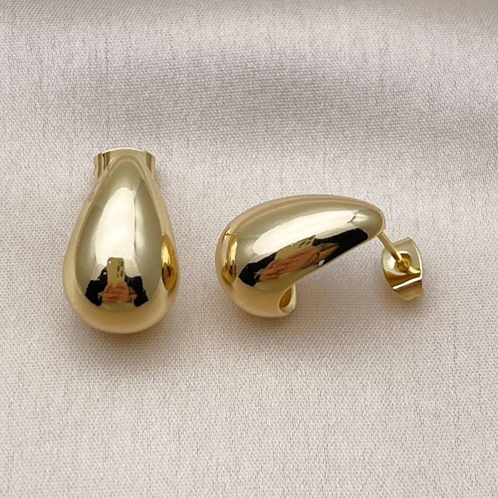 Oro Laminado Stud Earring, Gold Filled Style Teardrop Design, Polished, Golden Finish