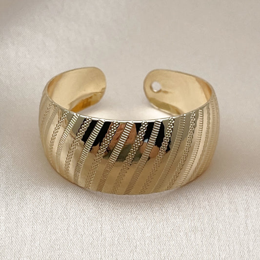 Oro Laminado Individual Bangle, Gold Filled Style Polished, Golden Finish