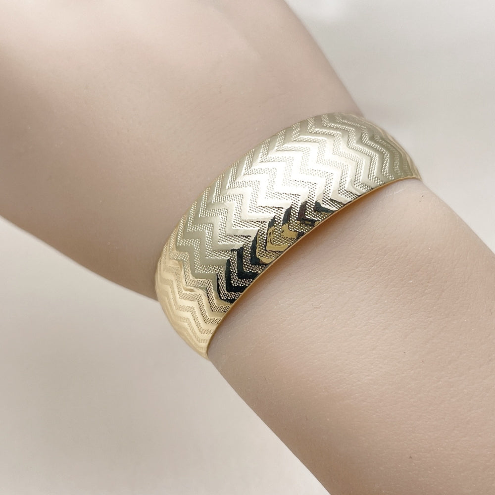 Oro Laminado Individual Bangle, Gold Filled Style Polished, Golden Finish