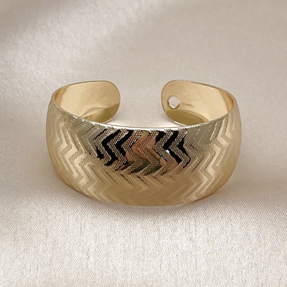 Oro Laminado Individual Bangle, Gold Filled Style Polished, Golden Finish