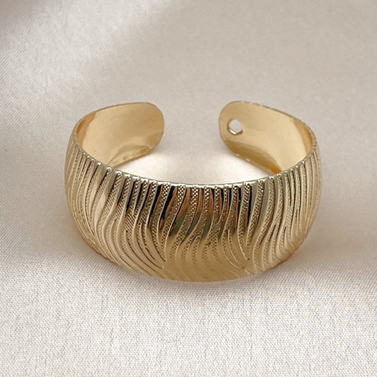Oro Laminado Individual Bangle, Gold Filled Style Polished, Golden Finish