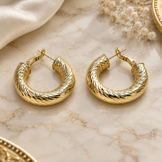 Oro Laminado Medium Hoop, Gold Filled Style Hollow Design, Diamond Cutting Finish, Golden Finish