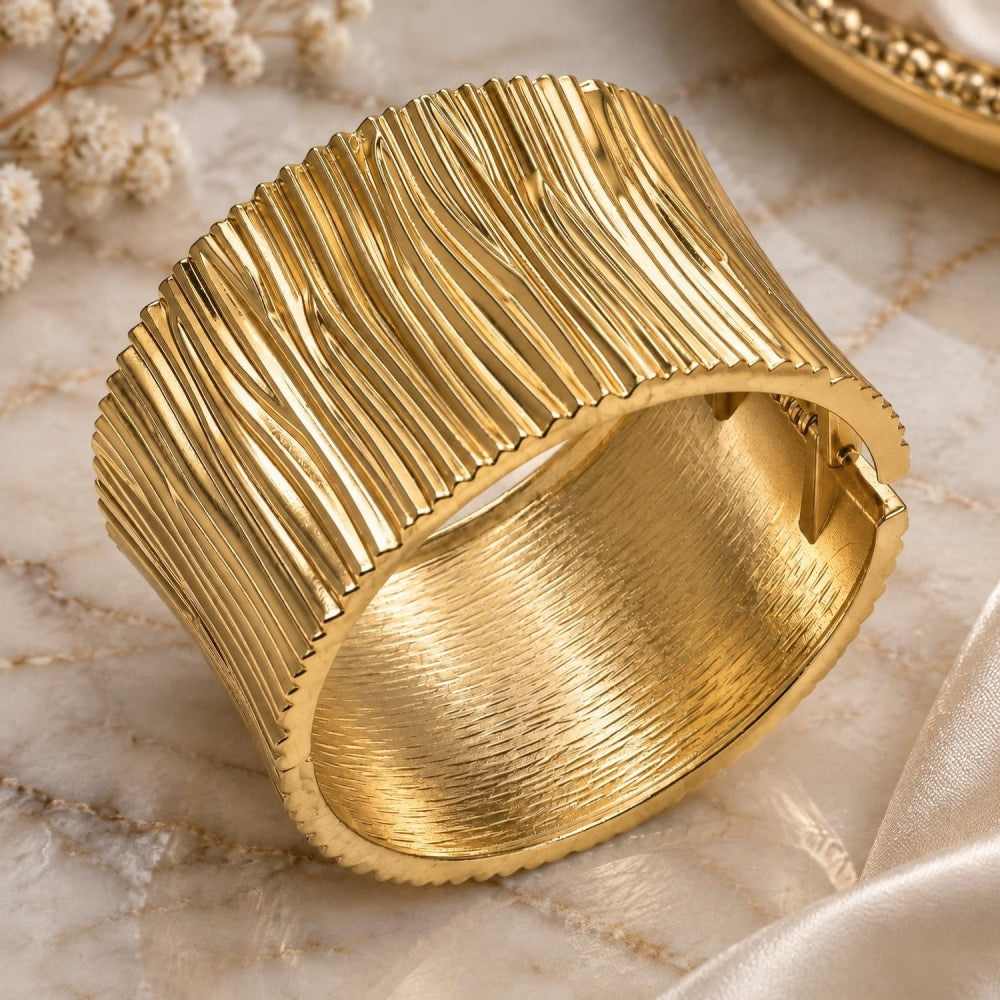 Oro Laminado Individual Bangle, Gold Filled Style Diamond Cutting Finish, Golden Finish