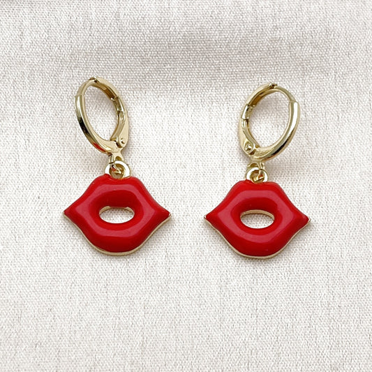 Oro Laminado Dangle Earring, Gold Filled Style Lips Design, Red Enamel Finish, Golden Finish