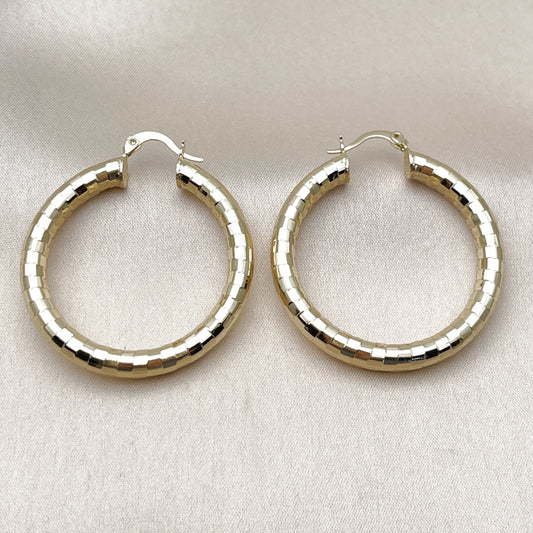 Oro Laminado Medium Hoop, Gold Filled Style Hollow Design, Diamond Cutting Finish, Golden Finish