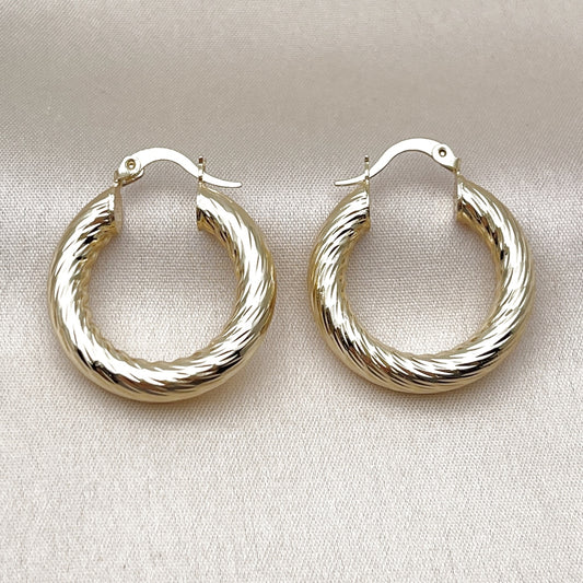 Oro Laminado Small Hoop, Gold Filled Style Hollow Design, Diamond Cutting Finish, Golden Finish