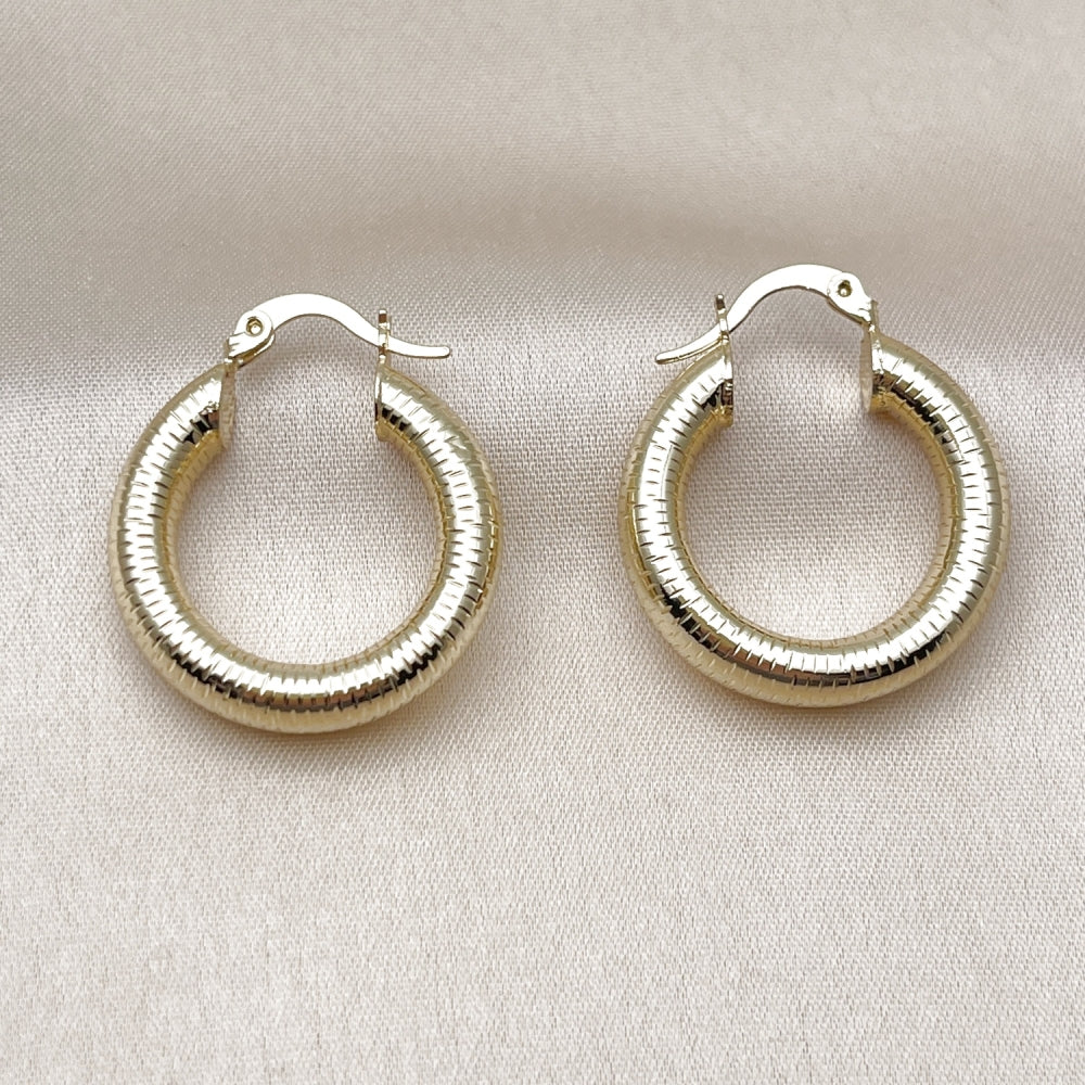 Oro Laminado Small Hoop, Gold Filled Style Hollow Design, Diamond Cutting Finish, Golden Finish