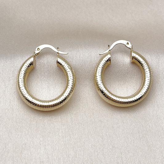 Oro Laminado Small Hoop, Gold Filled Style Hollow Design, Diamond Cutting Finish, Golden Finish