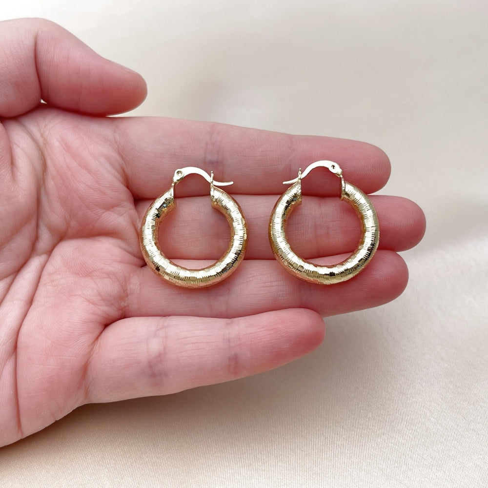 Oro Laminado Small Hoop, Gold Filled Style Hollow Design, Diamond Cutting Finish, Golden Finish