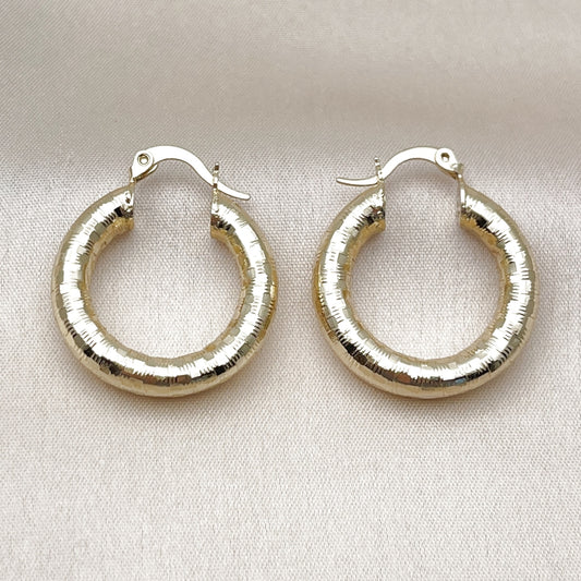 Oro Laminado Small Hoop, Gold Filled Style Hollow Design, Diamond Cutting Finish, Golden Finish