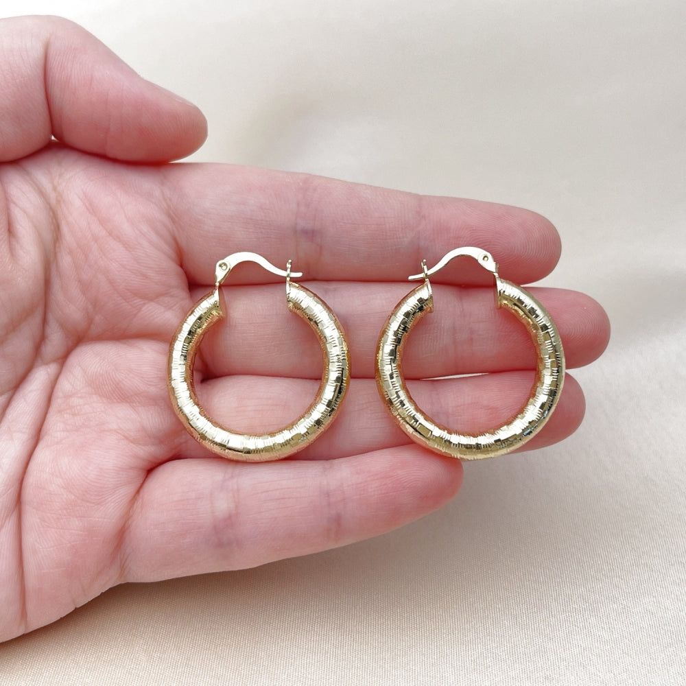 Oro Laminado Medium Hoop, Gold Filled Style Hollow Design, Diamond Cutting Finish, Golden Finish