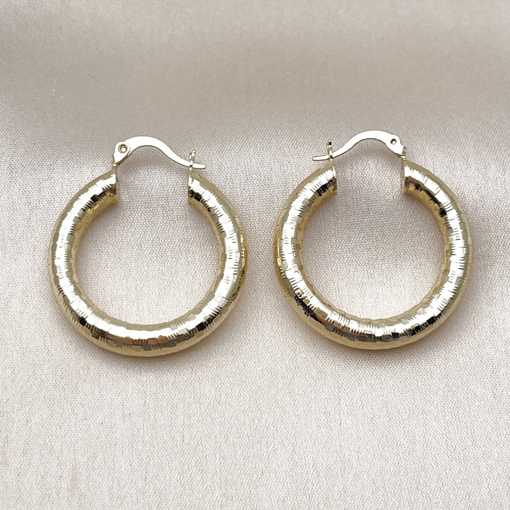 Oro Laminado Medium Hoop, Gold Filled Style Hollow Design, Diamond Cutting Finish, Golden Finish