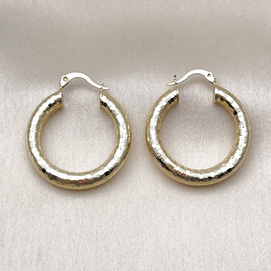 Oro Laminado Medium Hoop, Gold Filled Style Hollow Design, Diamond Cutting Finish, Golden Finish