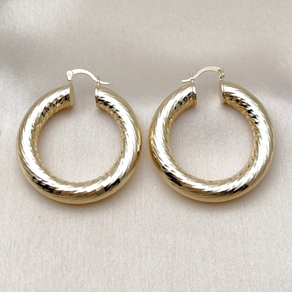 Oro Laminado Medium Hoop, Gold Filled Style Hollow Design, Diamond Cutting Finish, Golden Finish