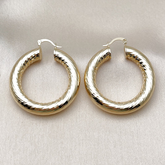 Oro Laminado Medium Hoop, Gold Filled Style Hollow Design, Diamond Cutting Finish, Golden Finish