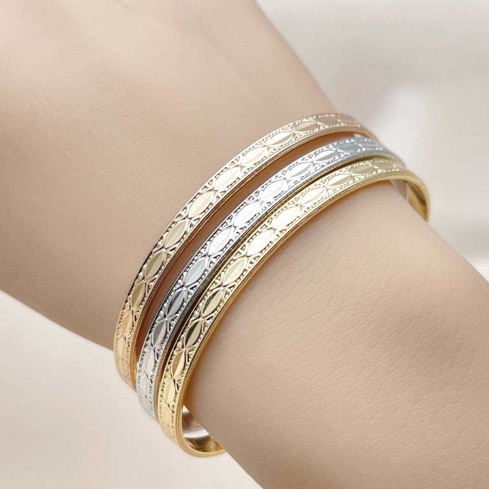 Oro Laminado Trio Bangle, Gold Filled Style Diamond Cutting Finish, Tricolor