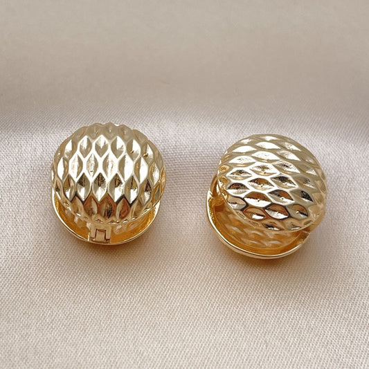 Oro Laminado Huggie Hoop, Gold Filled Style Ball Design, Diamond Cutting Finish, Golden Finish