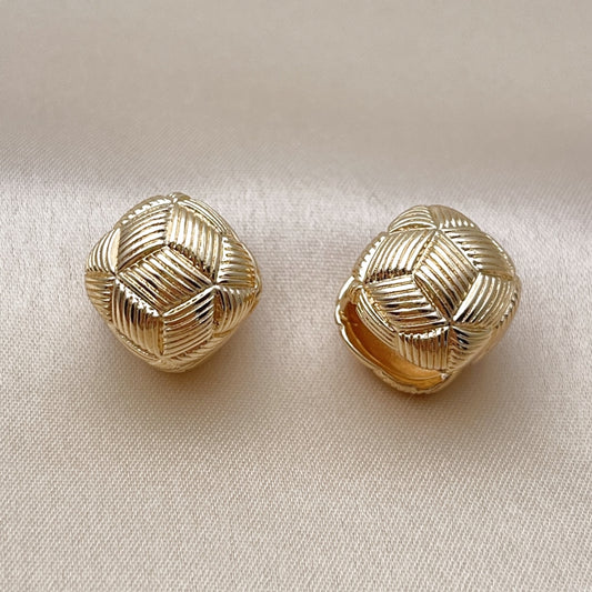 Oro Laminado Huggie Hoop, Gold Filled Style Ball Design, Diamond Cutting Finish, Golden Finish