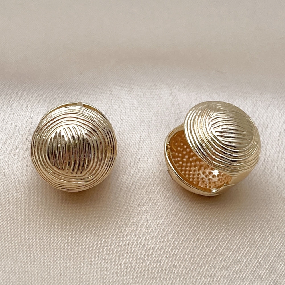 Oro Laminado Huggie Hoop, Gold Filled Style Ball Design, Diamond Cutting Finish, Golden Finish