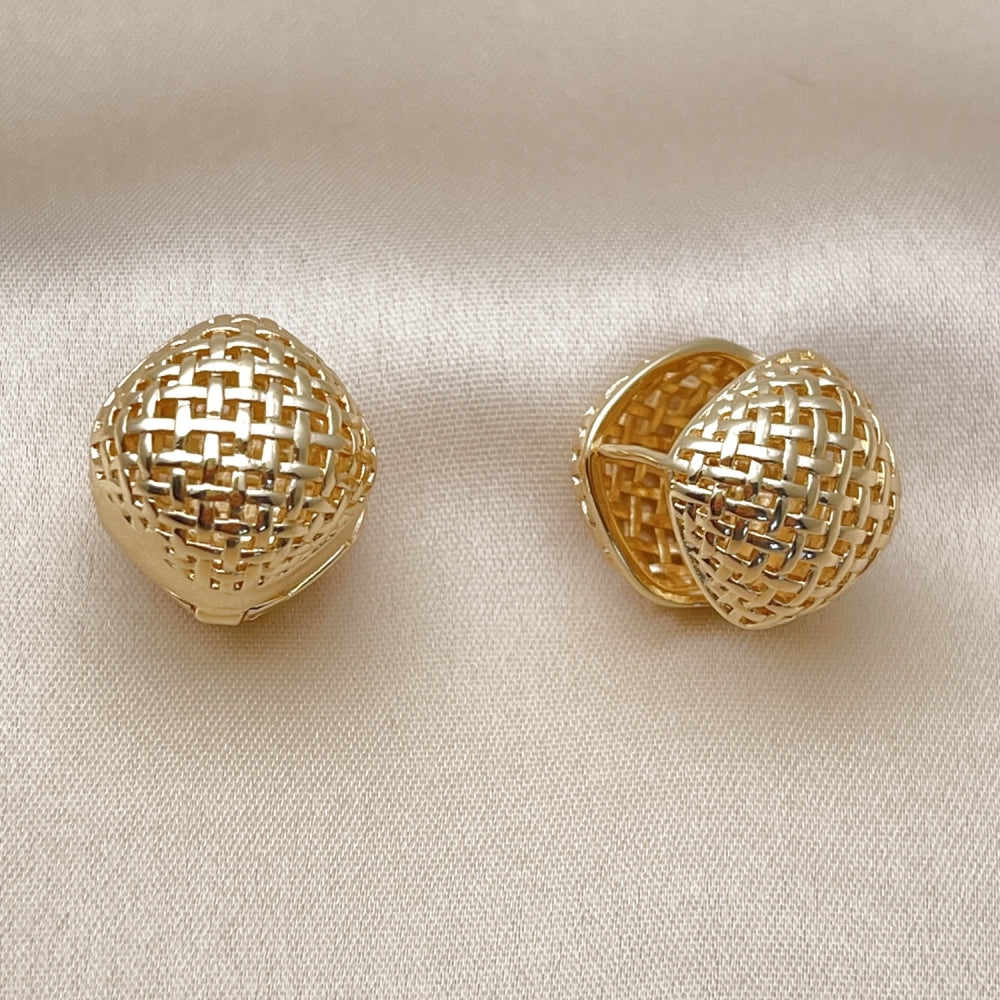 Oro Laminado Huggie Hoop, Gold Filled Style Filigree Design, Polished, Golden Finish