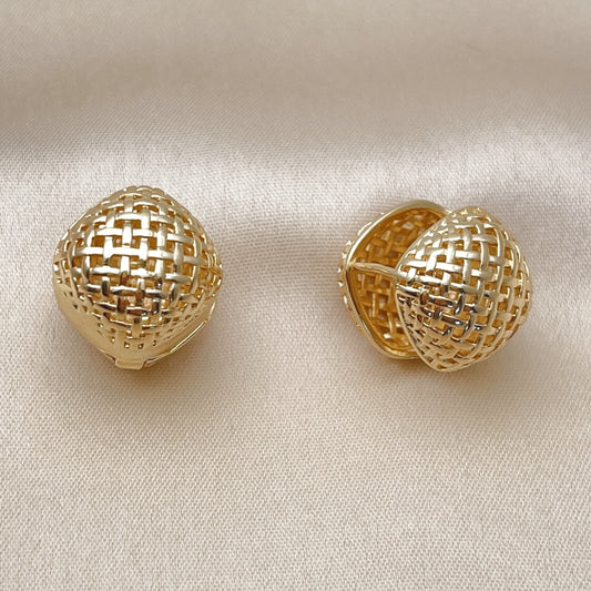 Oro Laminado Huggie Hoop, Gold Filled Style Filigree Design, Polished, Golden Finish