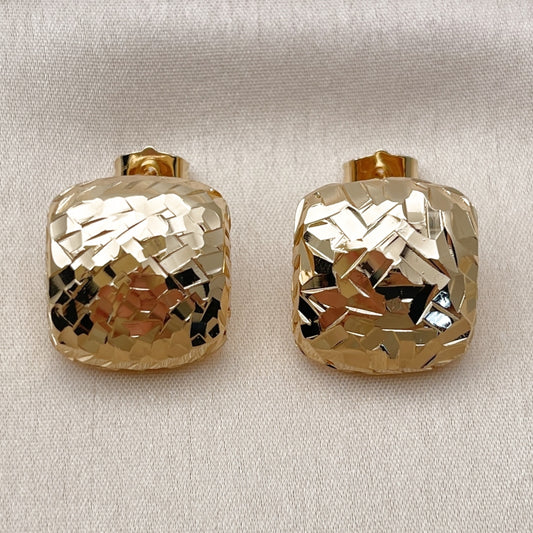Oro Laminado Stud Earring, Gold Filled Style Diamond Cutting Finish, Golden Finish