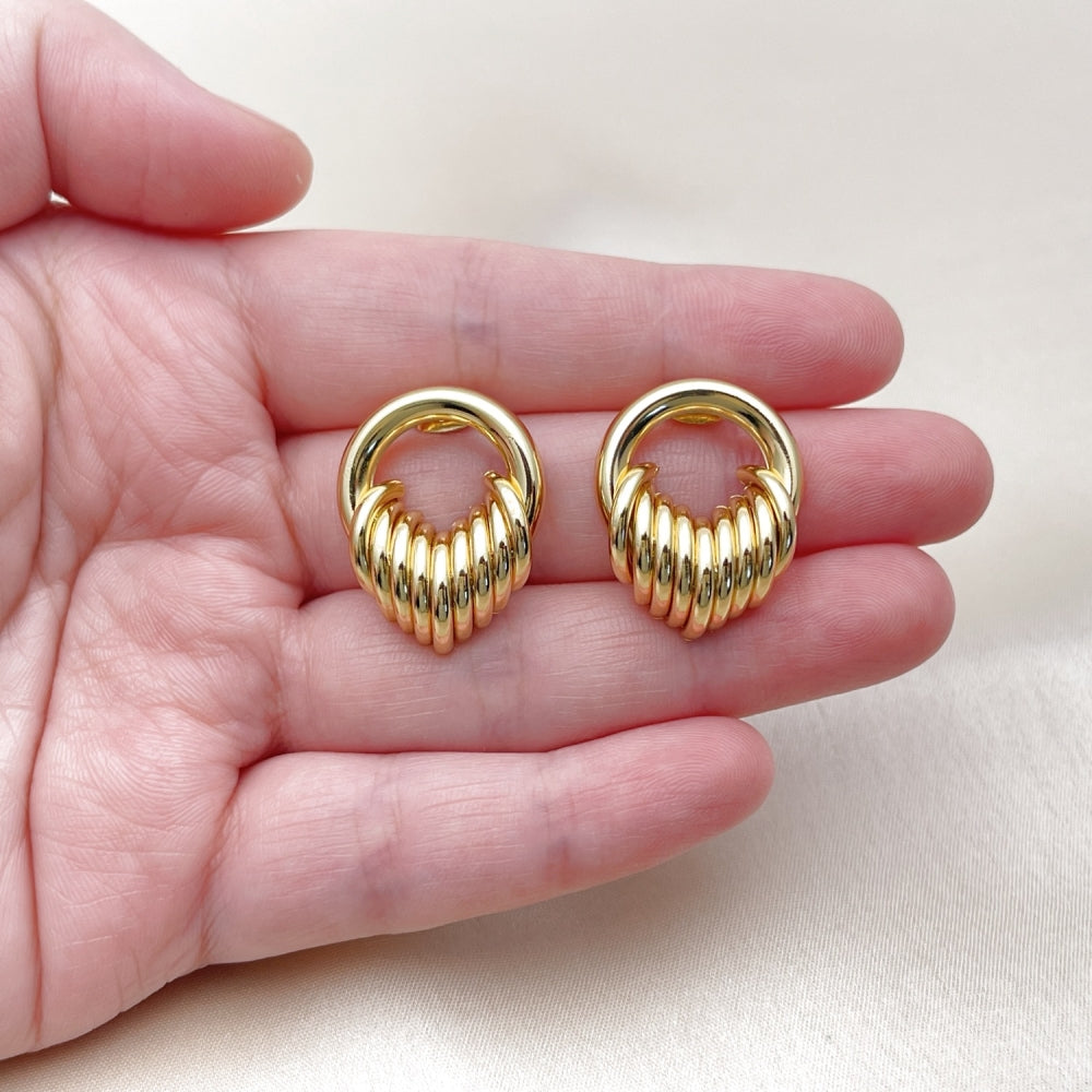 Oro Laminado Stud Earring, Gold Filled Style Hollow Design, Polished, Golden Finish