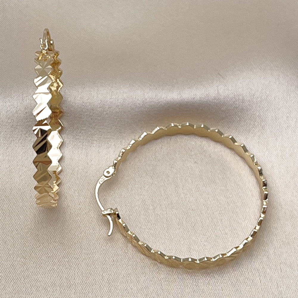 Oro Laminado Medium Hoop, Gold Filled Style Diamond Cutting Finish, Golden Finish