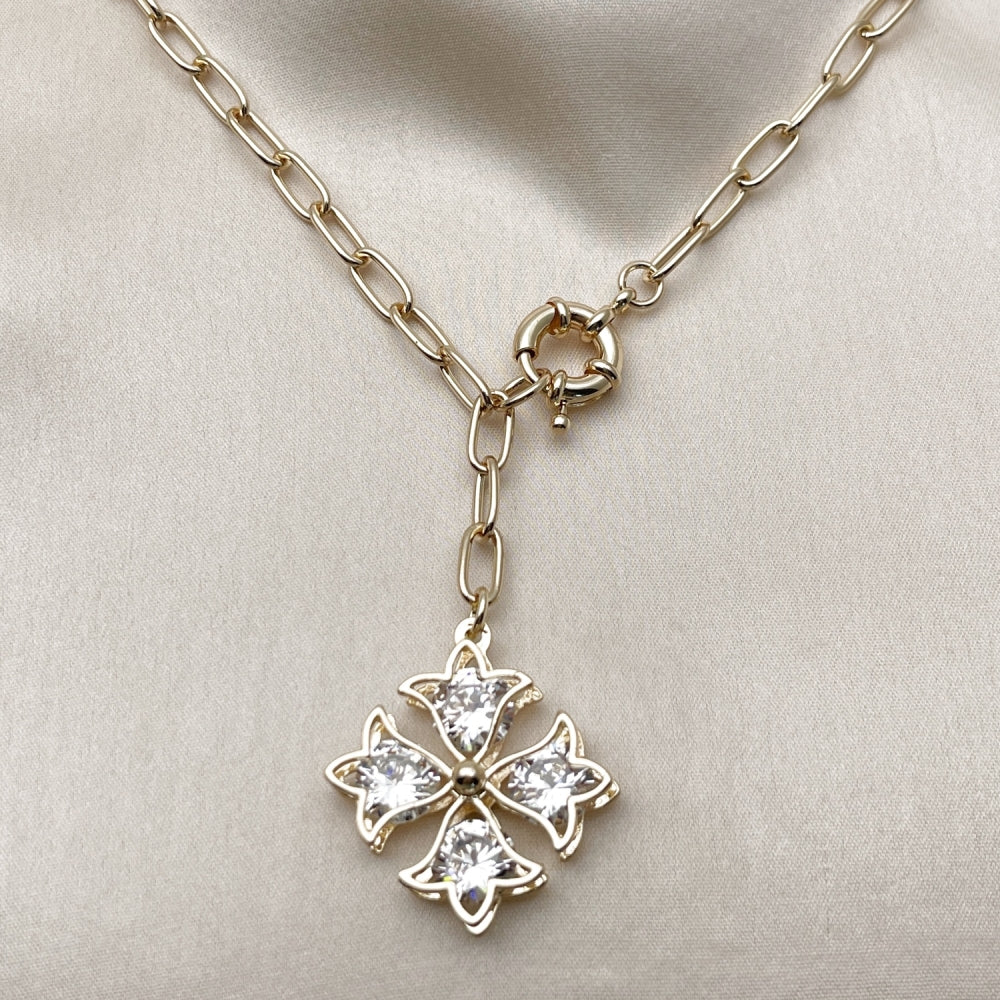 Oro Laminado Pendant Necklace, Gold Filled Style Four-leaf Clover and Flower Design, with White Crystal, Polished, Golden Finish