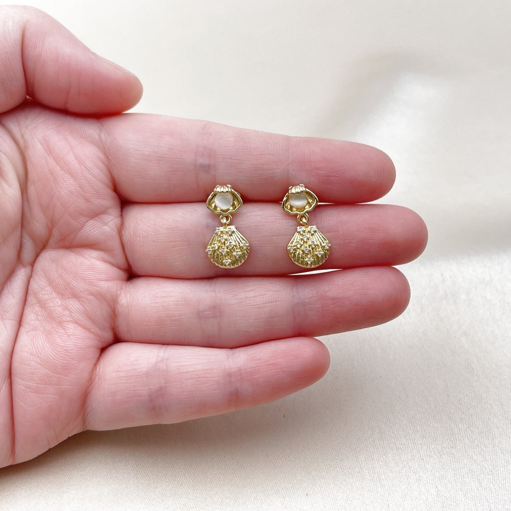 Oro Laminado Dangle Earring, Gold Filled Style Shell Design, with White Platina Opal, Diamond Cutting Finish, Golden Finish