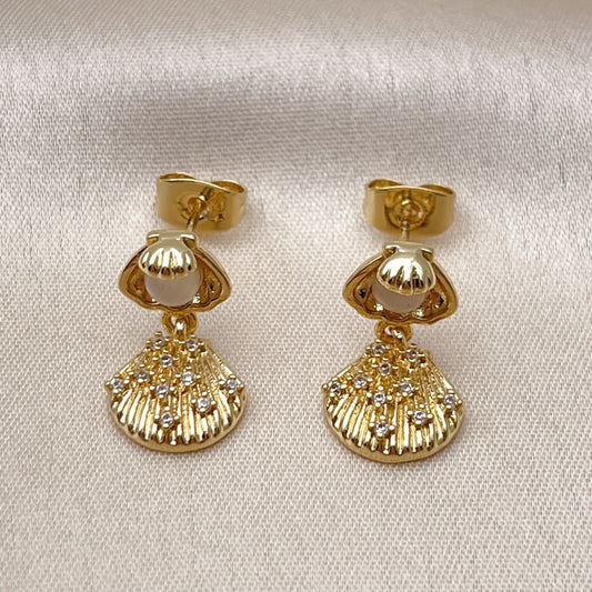 Oro Laminado Dangle Earring, Gold Filled Style Shell Design, with White Platina Opal, Diamond Cutting Finish, Golden Finish